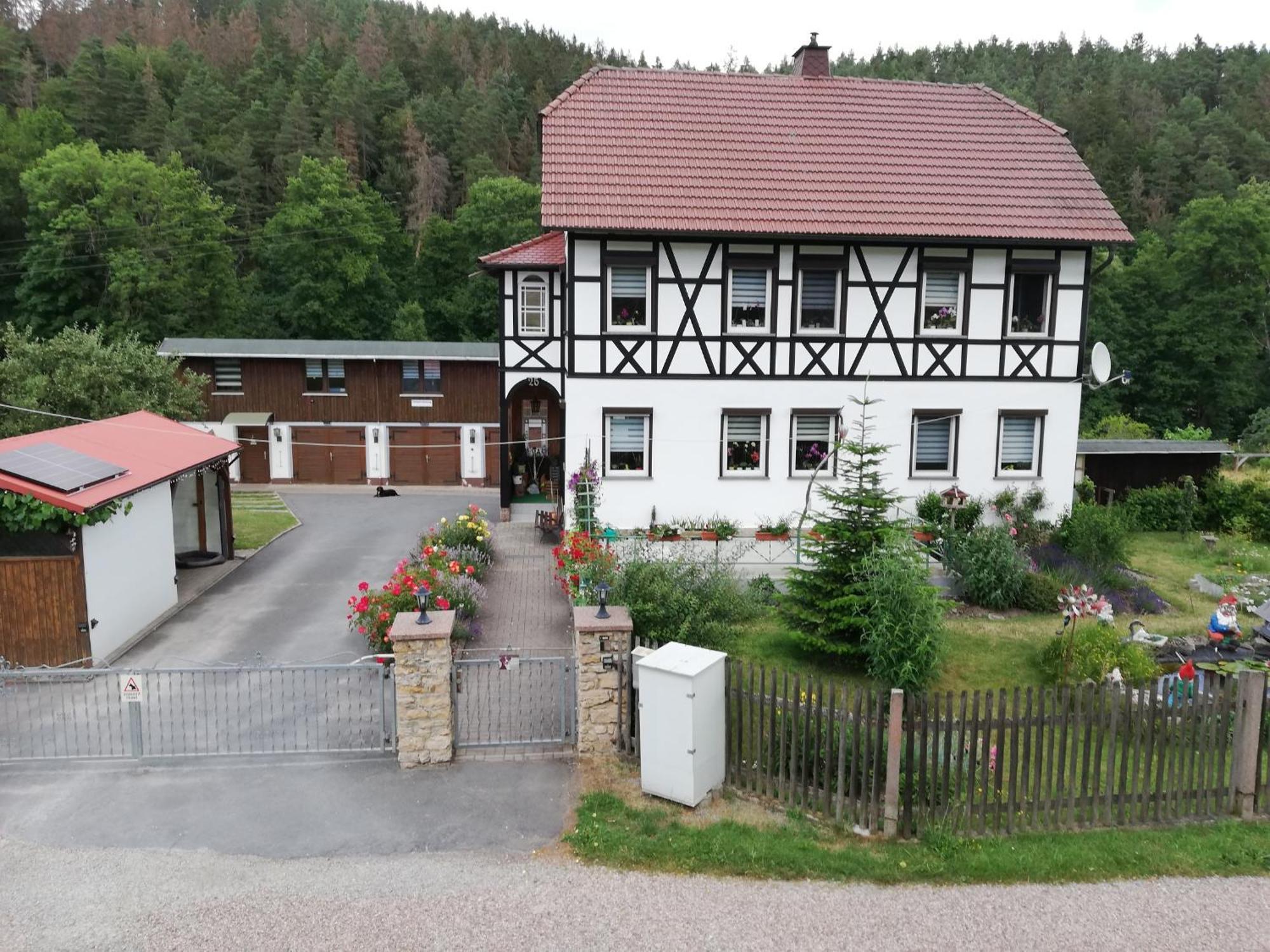 Fewo An Der Klosterruine Paulinzella Mit Kostenfreien Parkplatz Und Wlan Exteriér fotografie